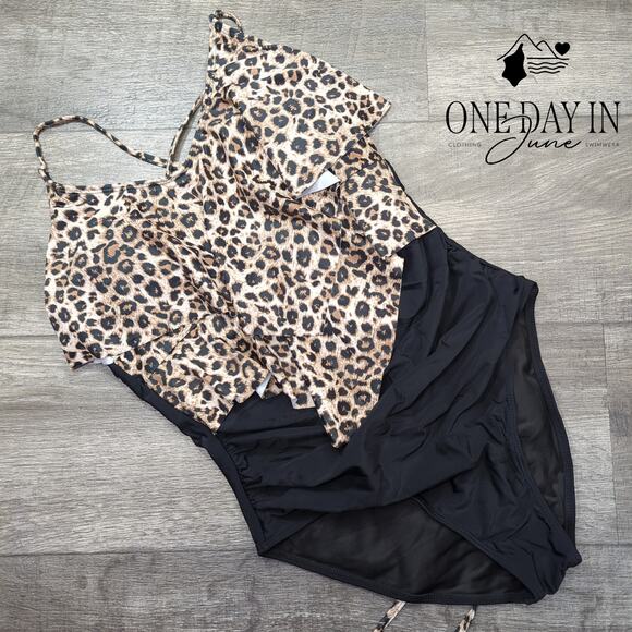 CharmLeaks Lace Up Back Flounce One Piece Swimsuit Size M - Picture 2 of 5